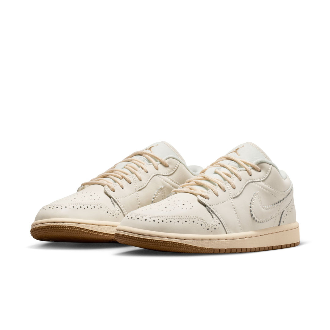 Air Jordan 1 Low SE (Chalk/Chalk-Metallic Gold-Pearl White)