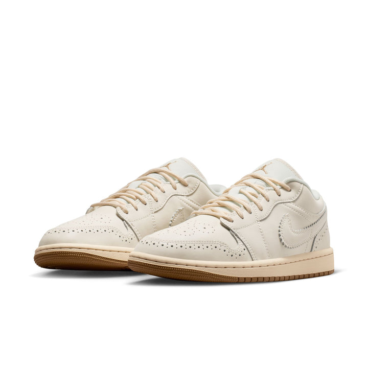 Air Jordan 1 Low SE (Chalk/Chalk-Metallic Gold-Pearl White)