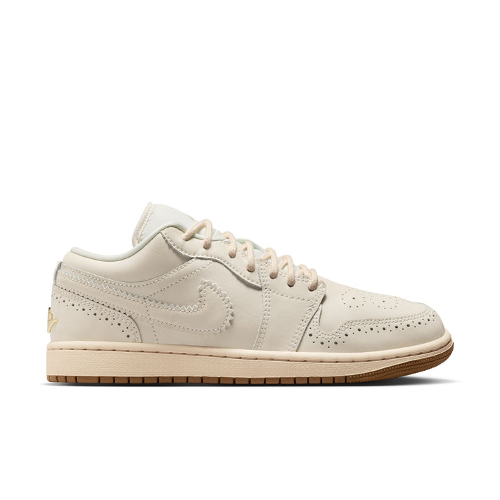 Air Jordan 1 Low SE (Chalk/Chalk-Metallic Gold-Pearl White)