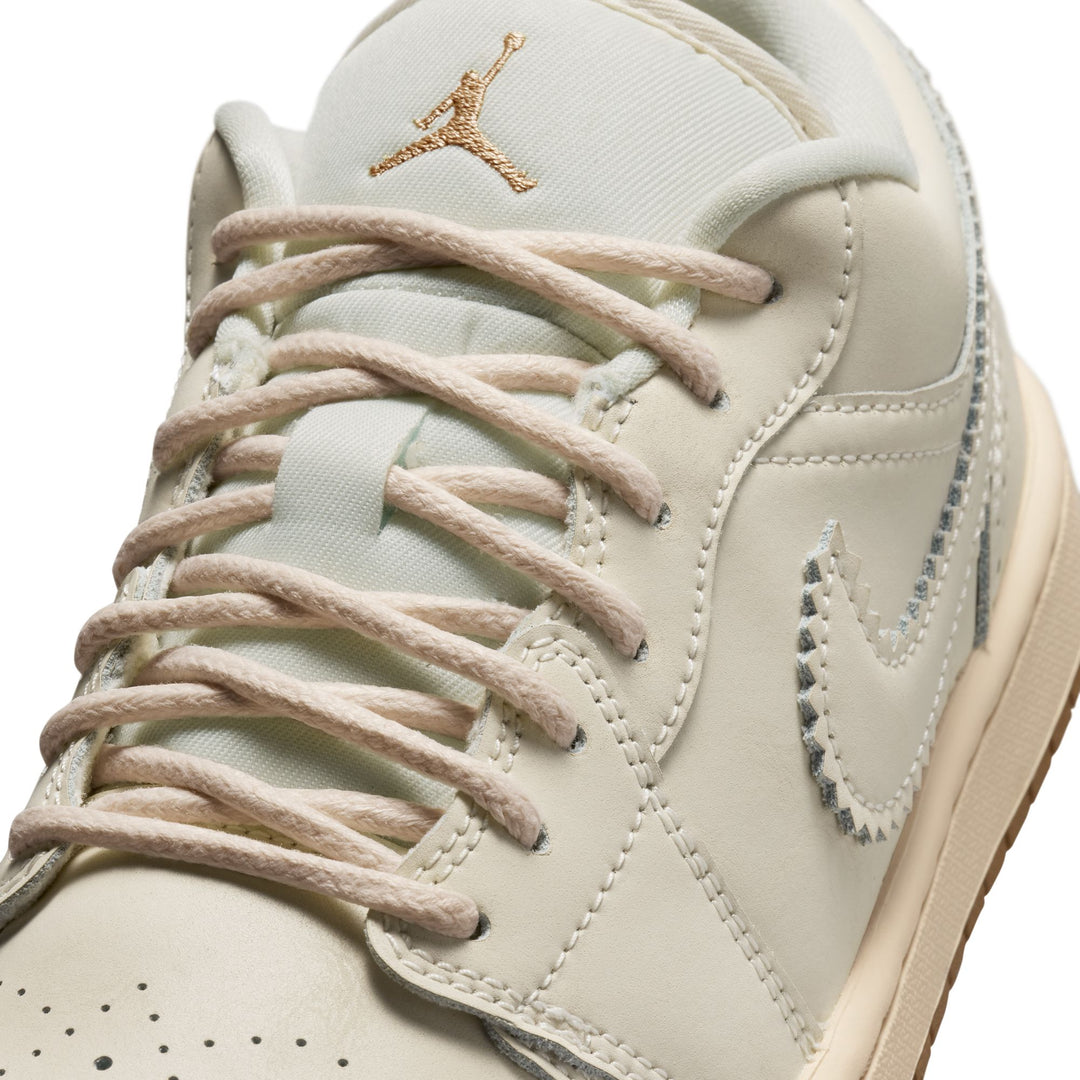 Air Jordan 1 Low SE (Chalk/Chalk-Metallic Gold-Pearl White)