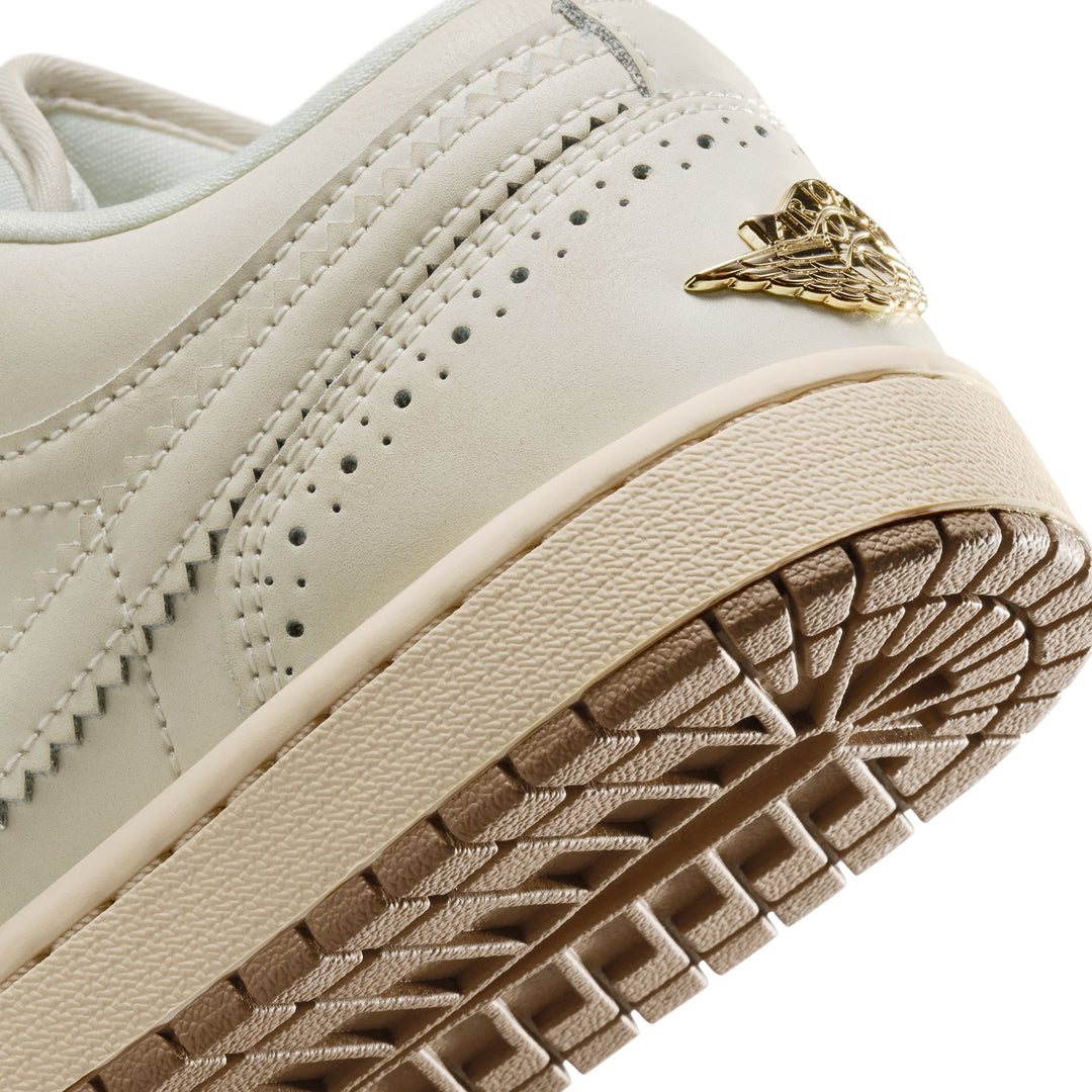 Air Jordan 1 Low SE (Chalk/Chalk-Metallic Gold-Pearl White)